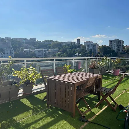 Dans Les Hauteurs De Proche Fourviere Chez L Lyon