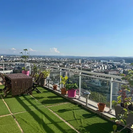 Dans Les Hauteurs De Proche Fourviere Chez L *